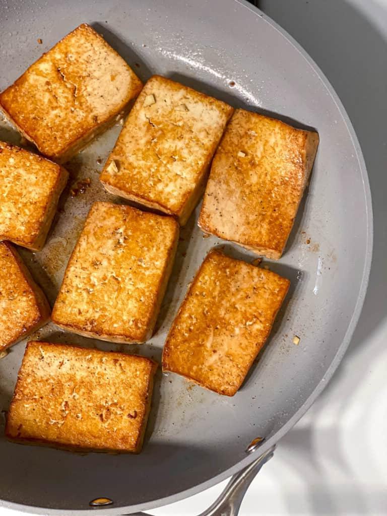 Einfaches Tofu Adobo 12 process shot showing tofu on skillet