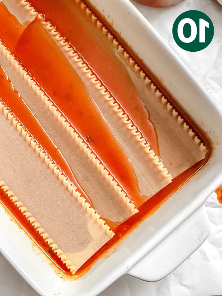 Vegane Auberginenlasagne 13 Zubereitungsschritt: Lasagnescheiben in der Backform