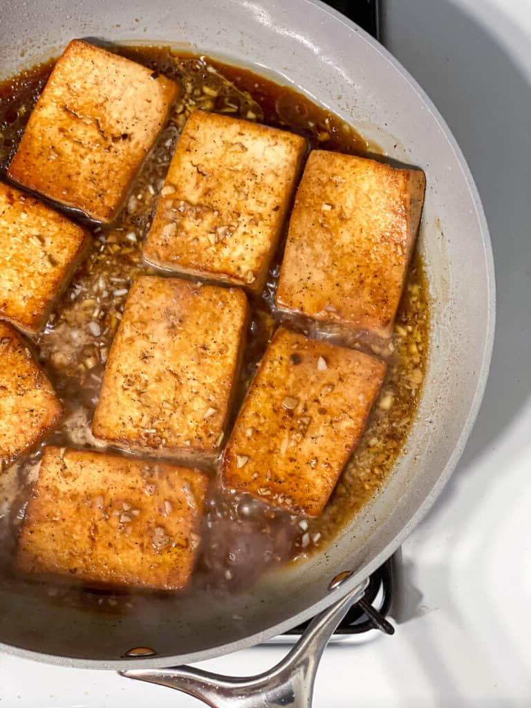 Einfaches Tofu Adobo 14 process shot showing tofu cooking with marinade on skillet