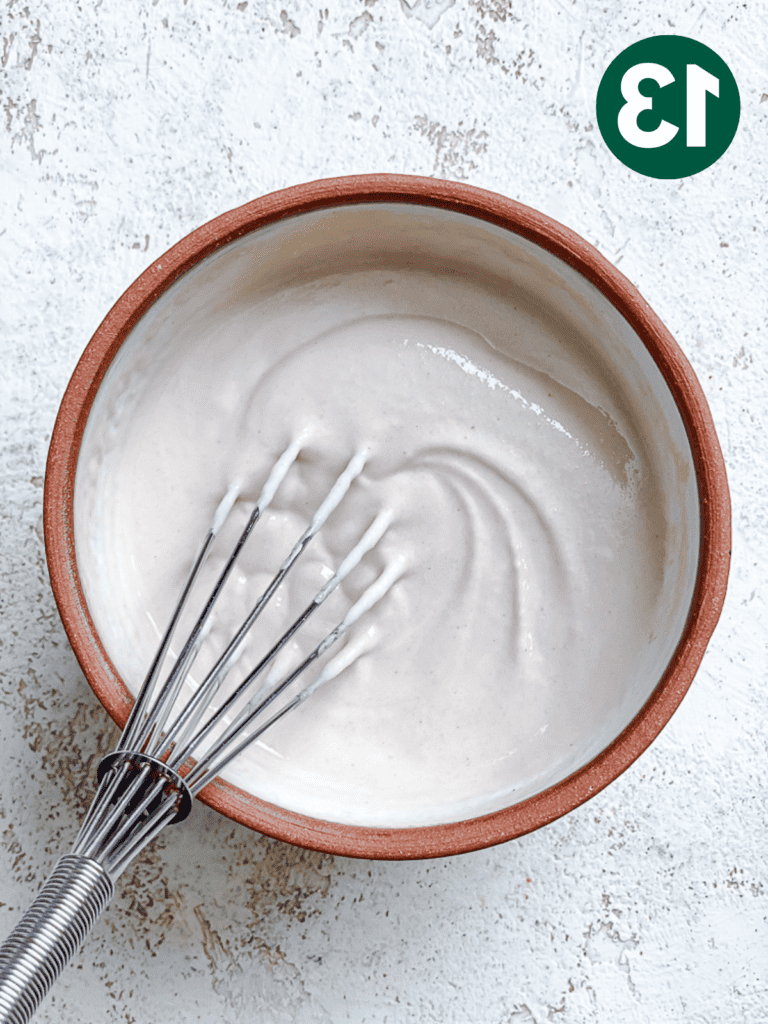 Arbeitsschritt: Sauce wird geschlagen