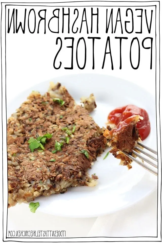 30 einfache vegane Kartoffelrezepte 22 Fertige Vegane Rösti-Kartoffeln auf einer weißen Oberfläche