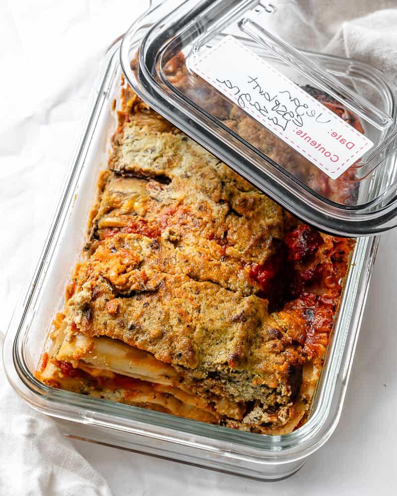 Vegane Auberginenlasagne 25 Fertige Vegane Auberginen-Lasagne in Aufbewahrungsbehälter