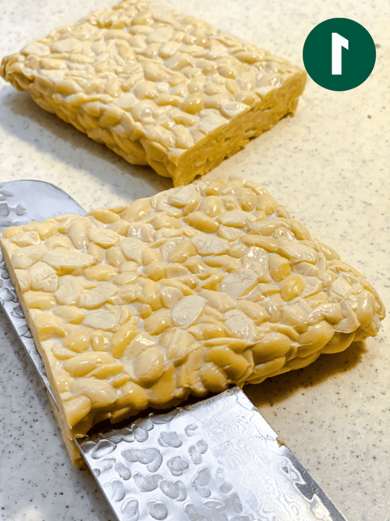 Tempeh-Sandwich 4 Zubereitungsschritt: Tempeh schneiden