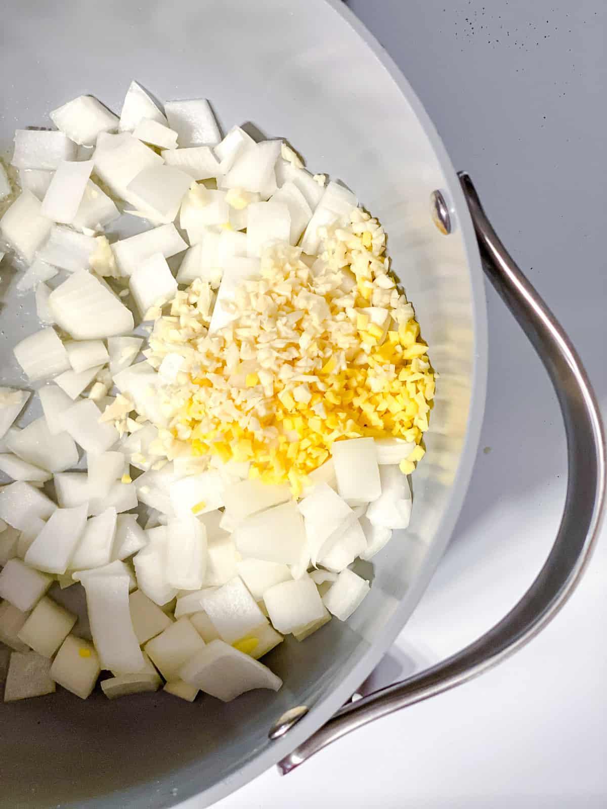 Vegane Spargelsuppe 4 Zutaten kochen im Topf – Prozessschritt