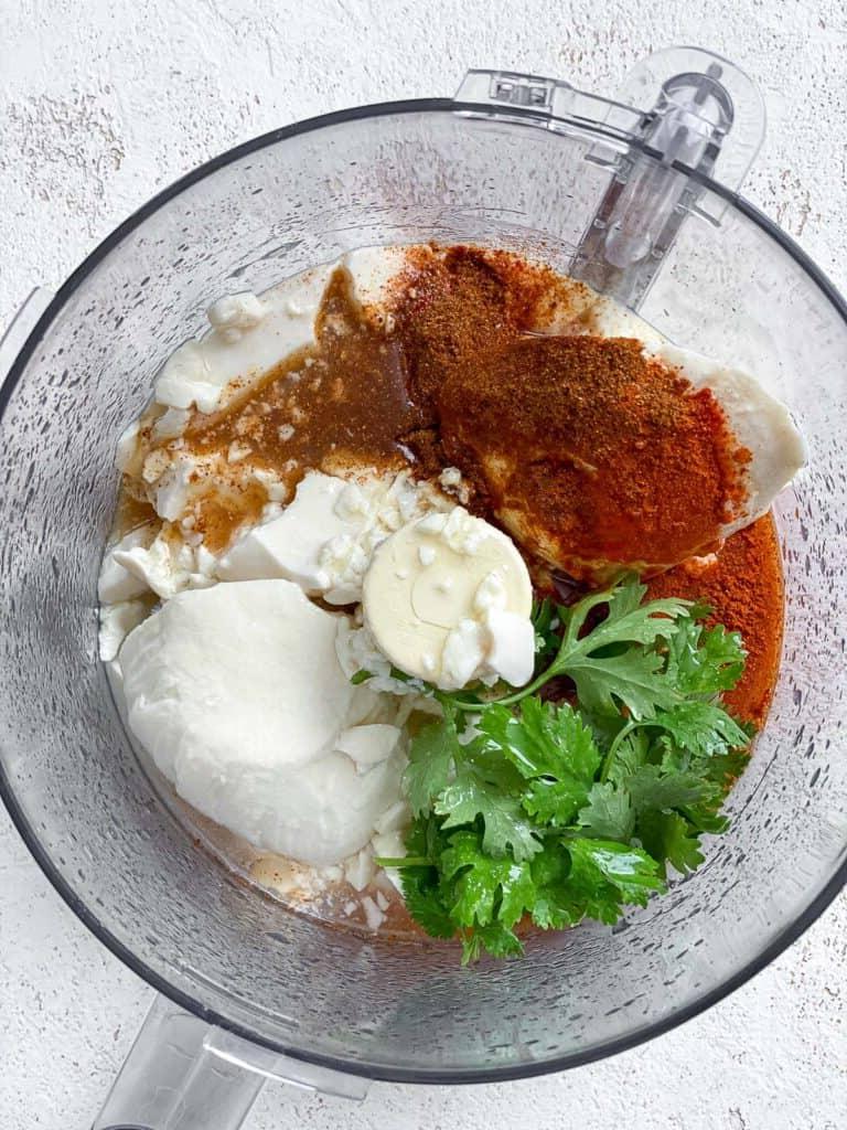 Zutaten für vegane Chipotle Soße [Taco Salat Dressing] in Küchenmaschine gegeben
