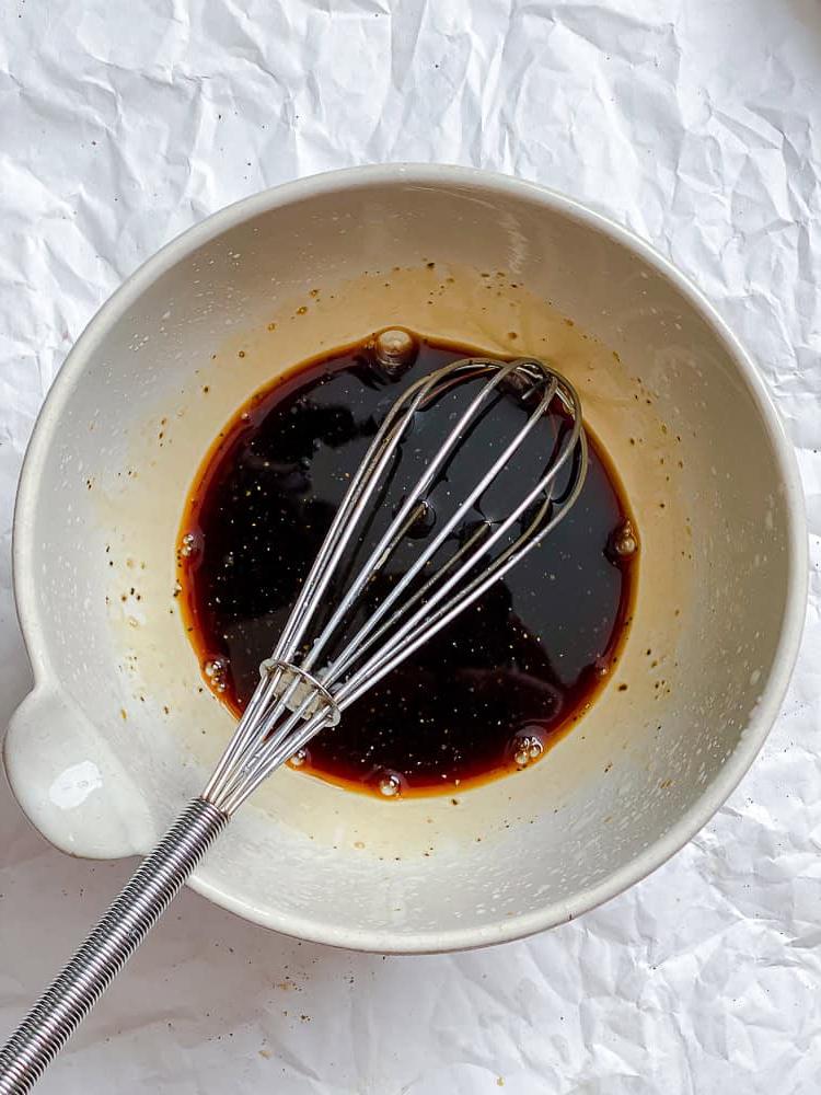 Gebratener Limetten-Tofu 4 Arbeitsschritt: Marinade in Schüssel mischen.