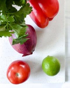 Gemischter Bohnensalat 4 ingredients for mixed bean salad against a white background