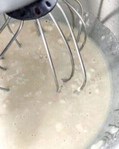 Einfache Vegane Zitronen Cupcakes 4 lemon cupcake batter in stainless steel bowl