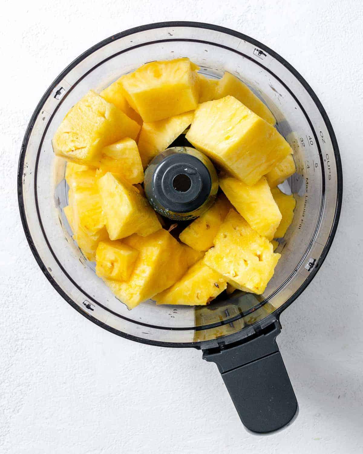 Veganer Kokos-Ananas-Kuchen 4 Arbeitsschritt: Ananas in Mixer