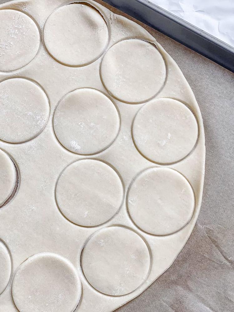 Apfelkuchen-Cookies 4 Arbeitsschritt: Mini-Kuchenböden aus Kuchenteig herstellen