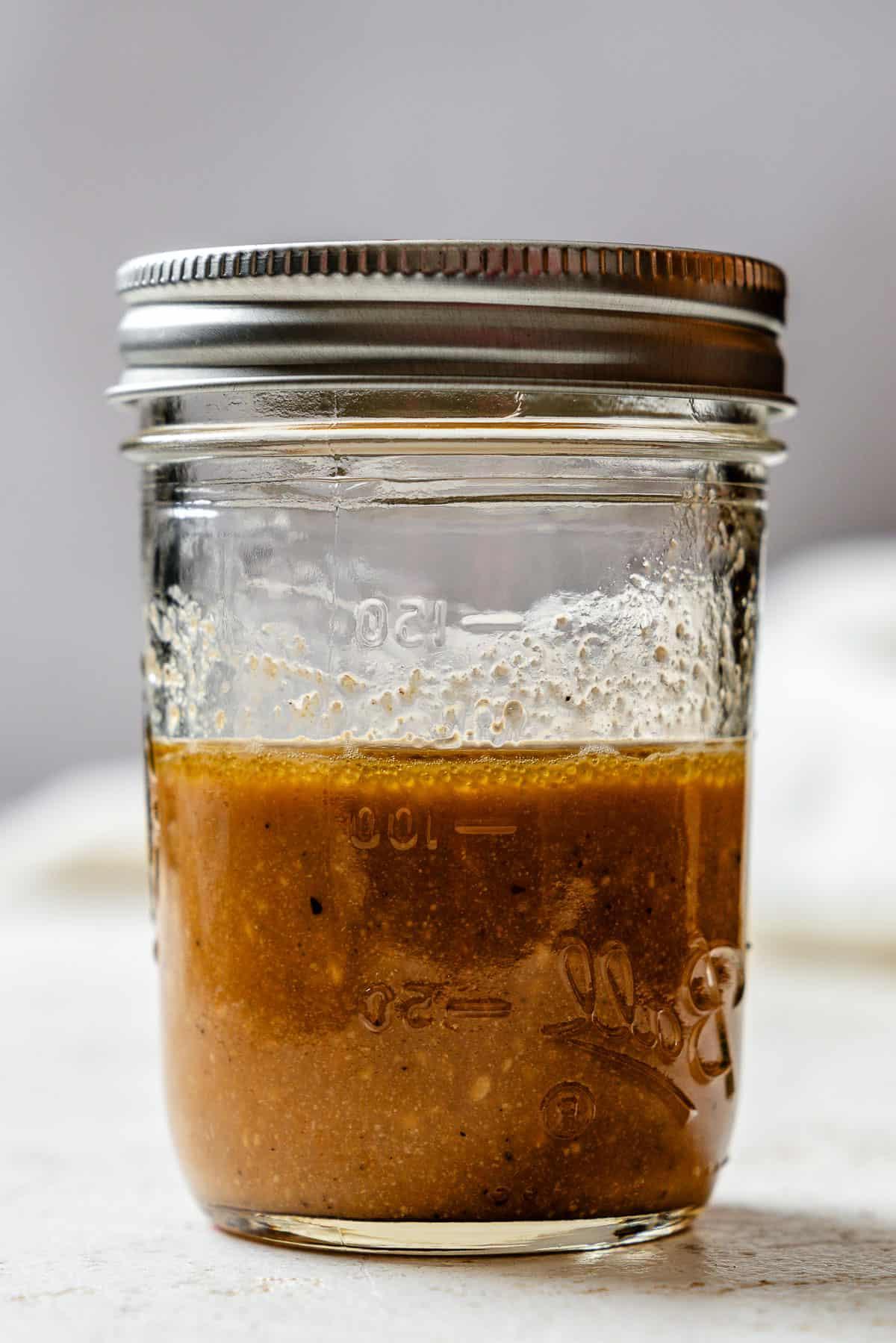 Veganer Gebratener Rote-Bete-Salat (Mit ‘Feta’ und Apfel) 4 Fertiges Dressing in einem Glas