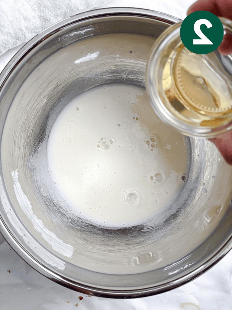Veganer Karottenkuchen 5 Schritt: Apfelessig in Schüssel geben