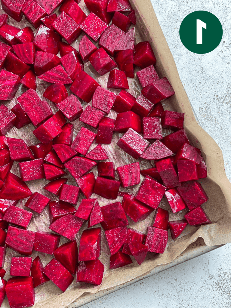Veganer Gebratener Rote-Bete-Salat (Mit ‘Feta’ und Apfel) 5 Rote Bete auf Backblech gegeben