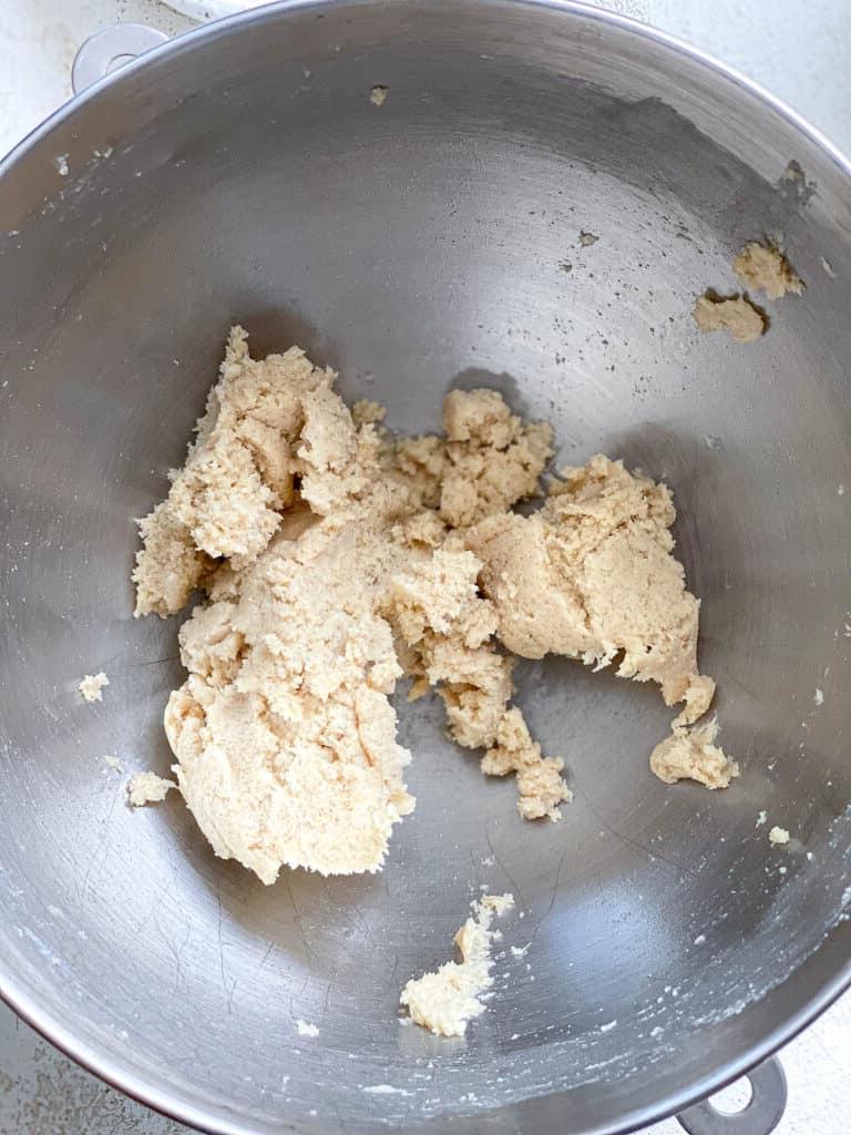 Verfahrensschritt nach dem Mischen von Zucker und Butter in der Rührschüssel