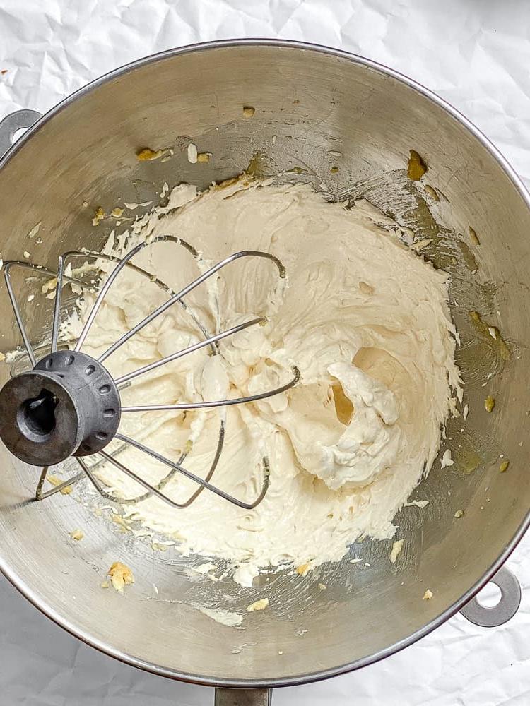 Apfelkuchen-Cookies 5 Arbeitsschritt: Zutaten in einer Schüssel verquirlen