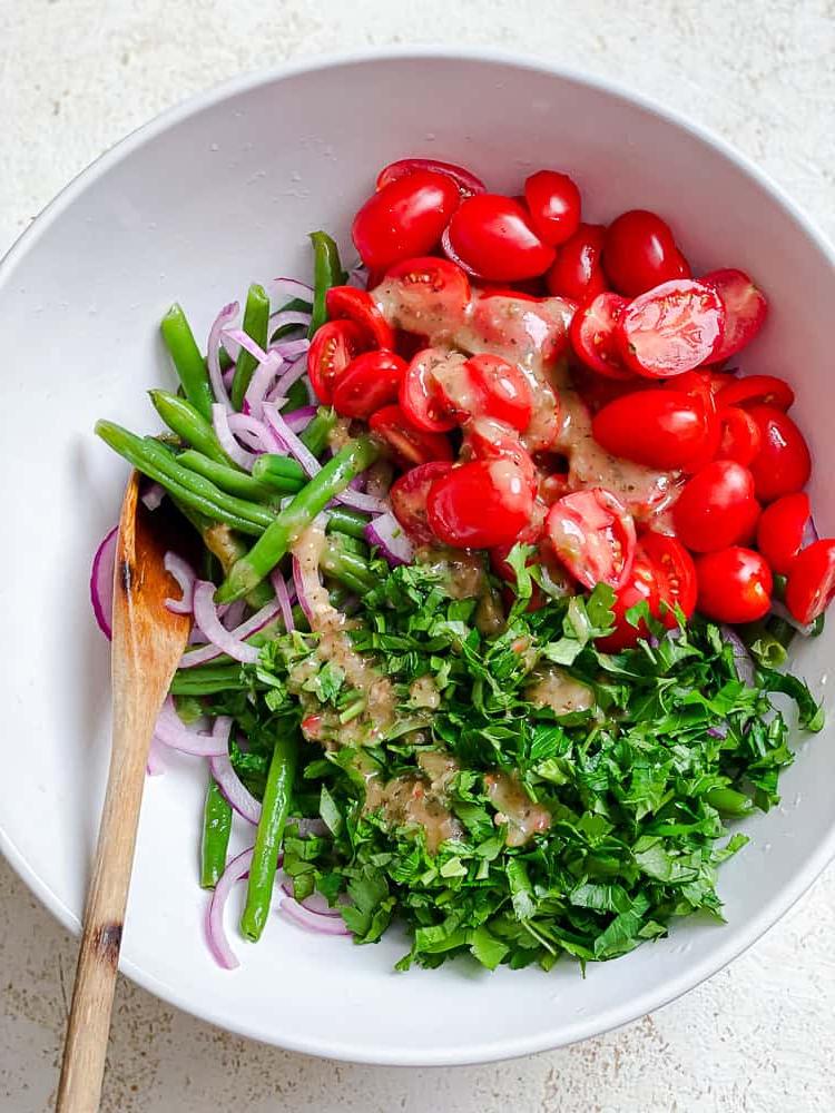 Grüner Bohnensalat 6 Prozessaufnahme: Zutaten in einer Schüssel