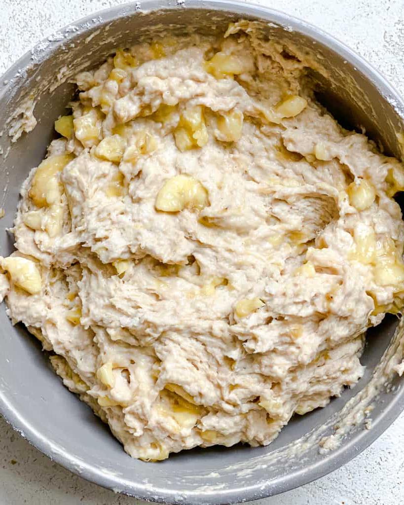 Einfaches Veganes Bananenbrot (Mit Apfelmus) 6 Prozessaufnahme: Zutaten für Bananenbrot in einer Schüssel verrühren