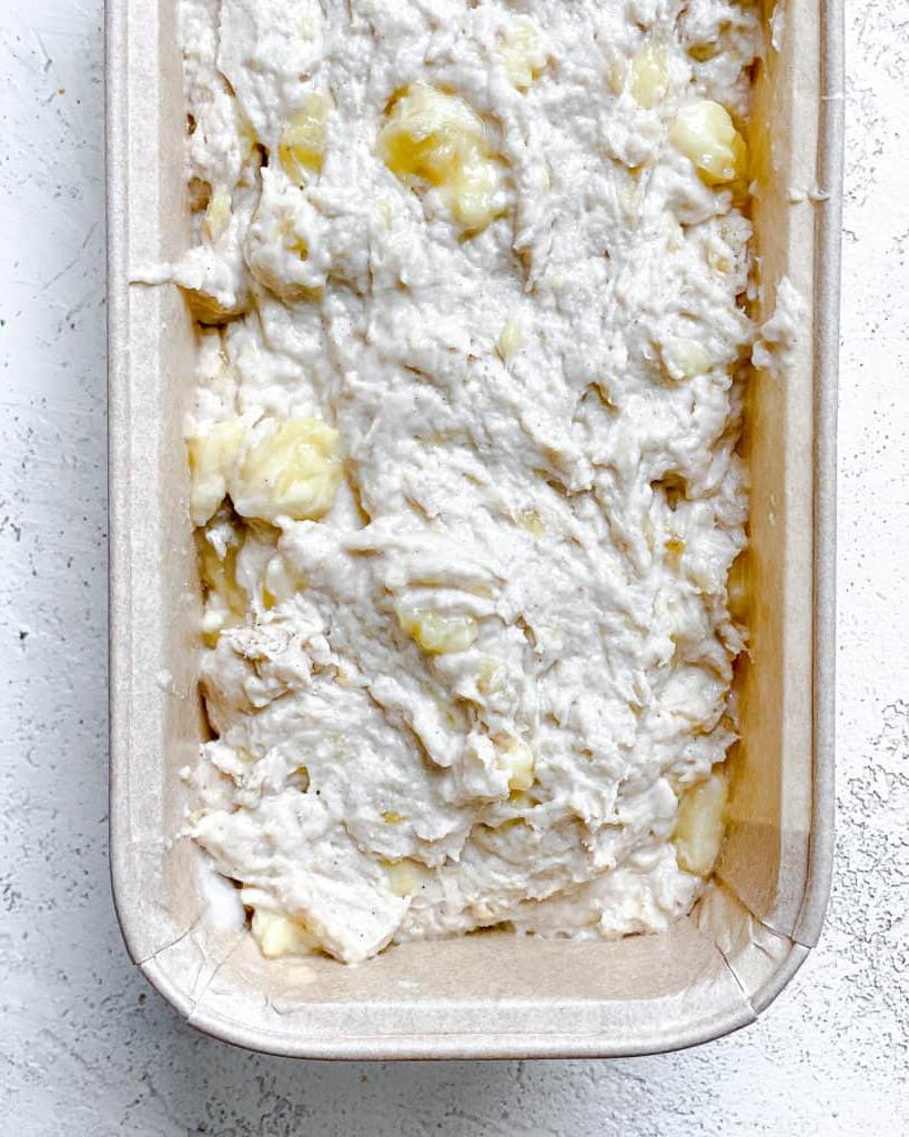 Einfaches Veganes Bananenbrot (Mit Apfelmus) 7 Prozessaufnahme: Teig in die Kastenform geben