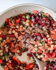 Gemischter Bohnensalat 8 process of mixing ingredients of mixed bean salad in bowl