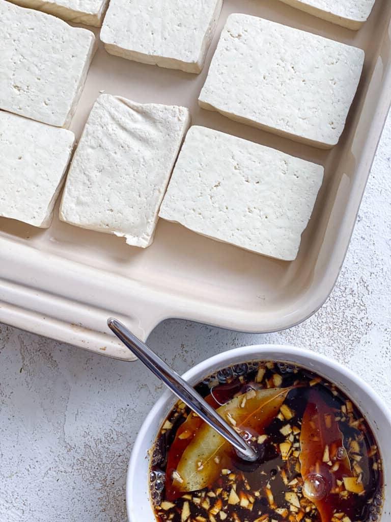 Einfaches Tofu Adobo 8 process shot showing tofu alongside marinade