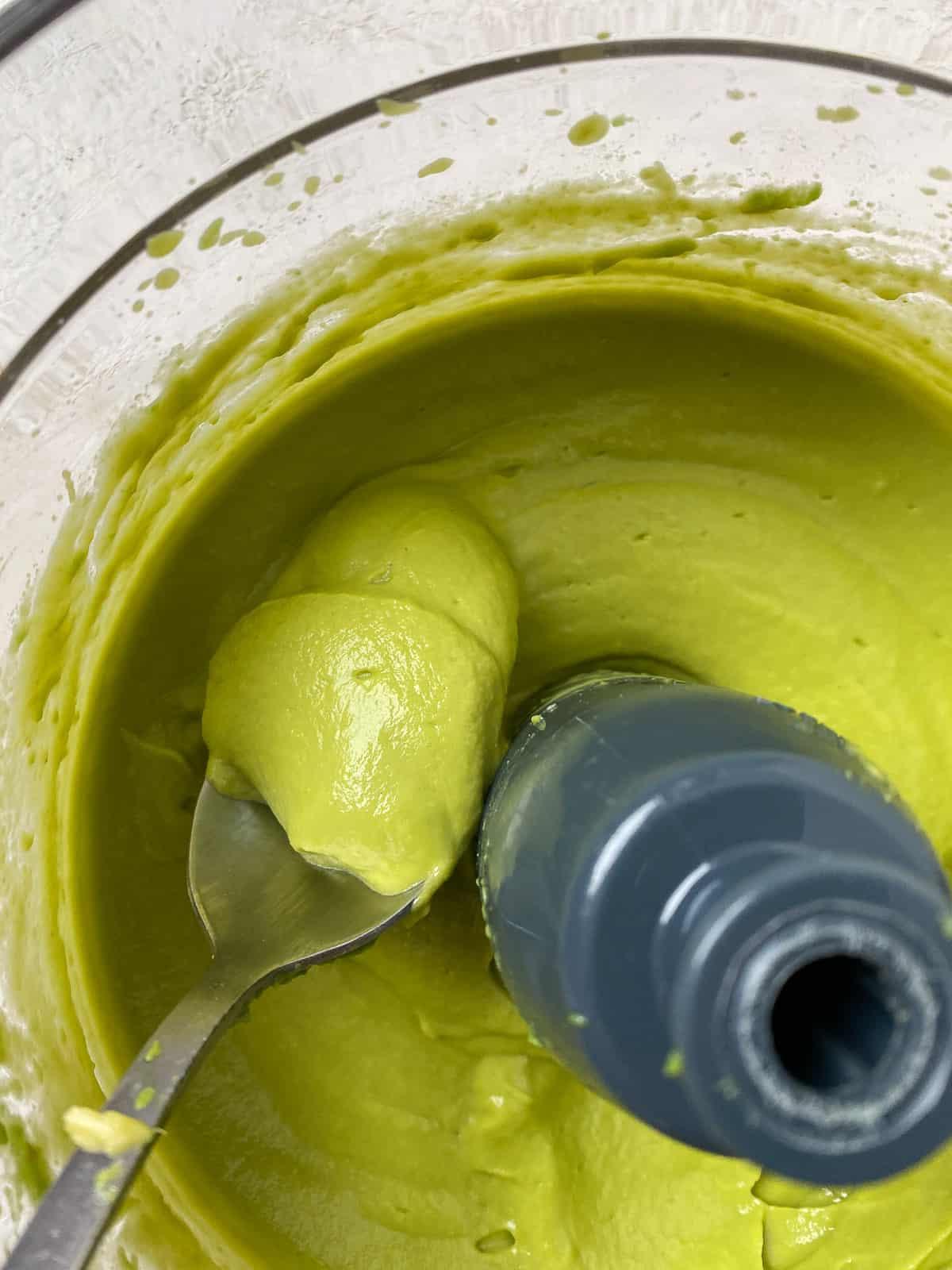 Einfacher Avocado-Aufstrich 8 Schritt: Zutaten für den einfachen Avocado-Aufstrich mixen