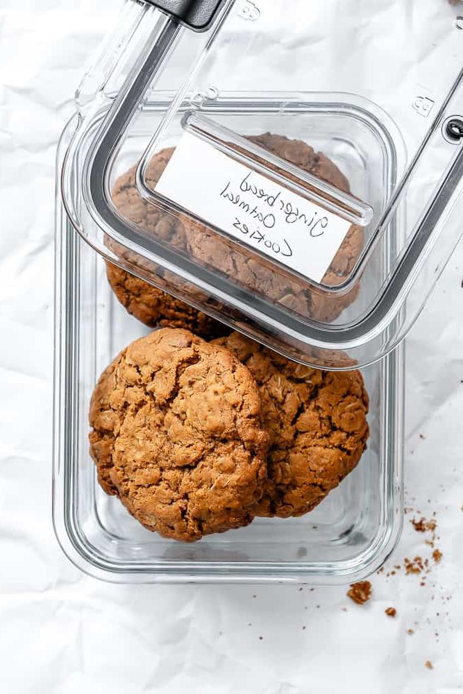 Lebkuchen-Haferflocken-Kekse 9 Fertige Lebkuchen Haferkekse in einem Aufbewahrungsbehälter